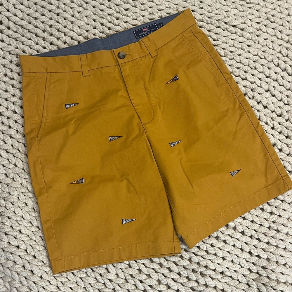 Vineyard Vines Men's Embroidered Golden Yellow Shorts - NEW W/O TAGS